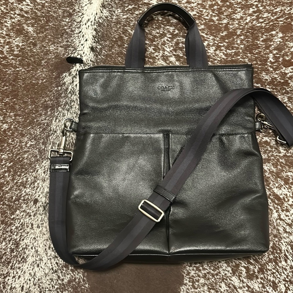 Unisex Coach messenger bag in genuine leather in a great condition